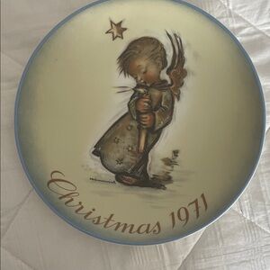 Vintage-Inspired Blue Edge Christmas 1971 Decorative Plate